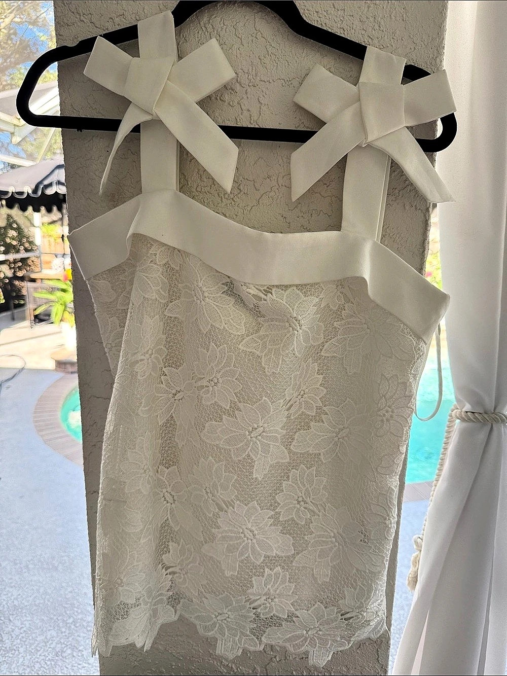 Banana Republic White Lace Sleeveless Top with Bow Straps Floral Lace Bow Strap
